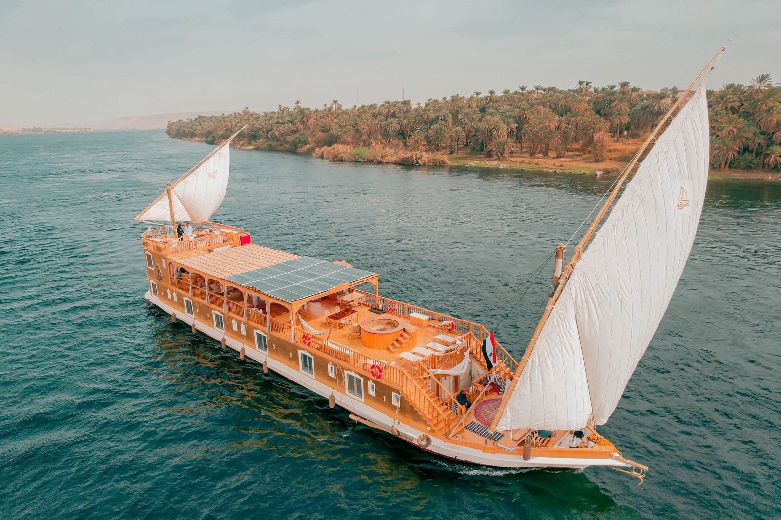 NR-KZ  private romantic Nile dahabiya experience