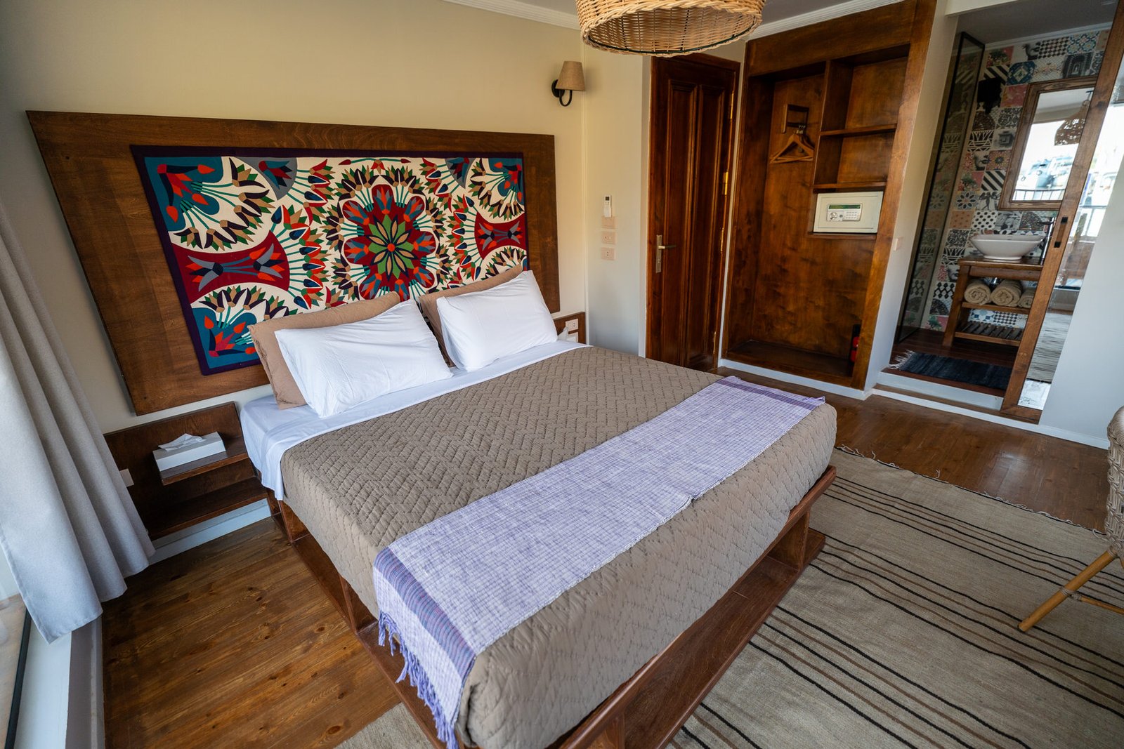 NR-ES dahabiya boutique cabin with bed, bathroom access, and warm wooden details