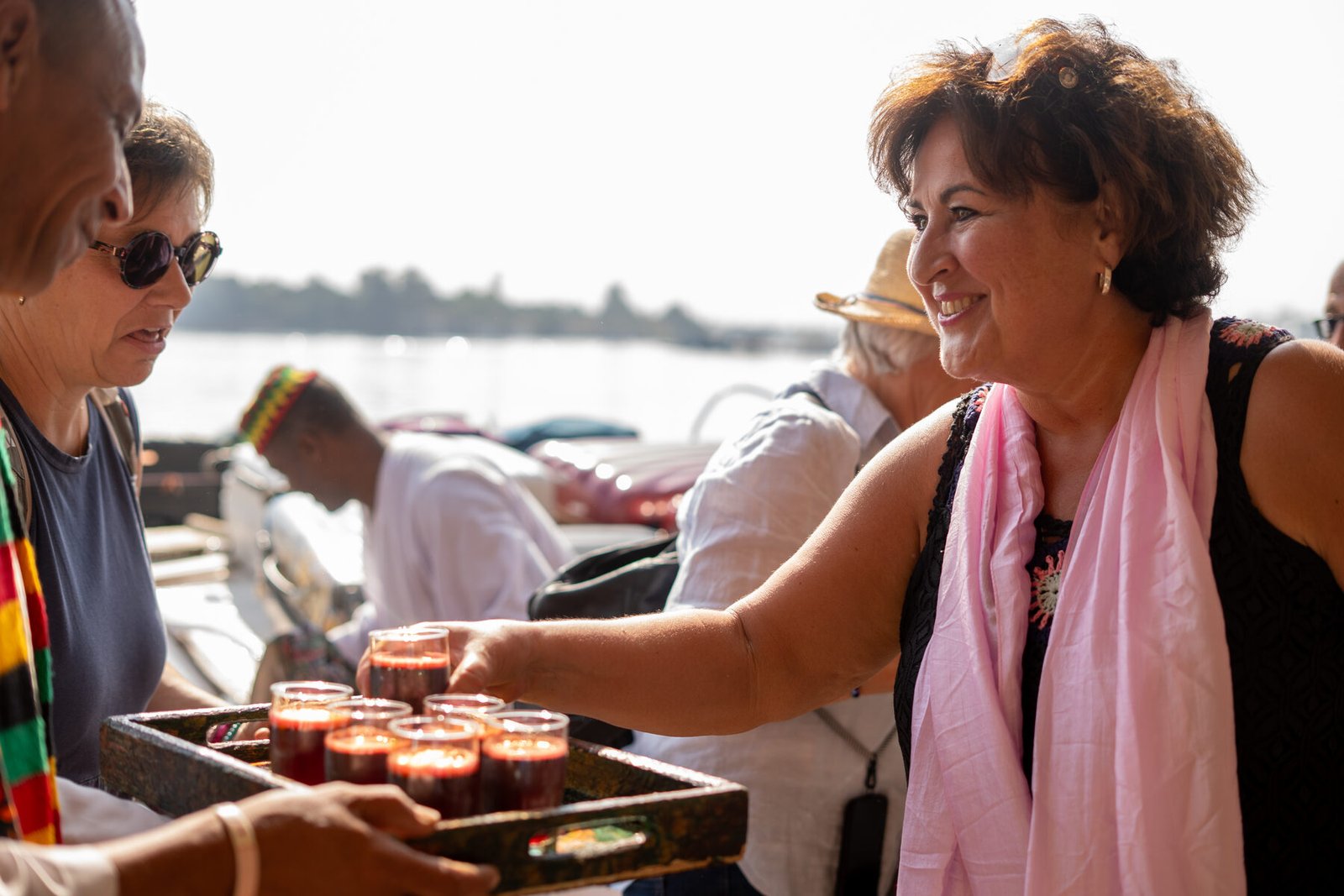 NR-ES dahabiya hosted welcome moment with drinks served on deck