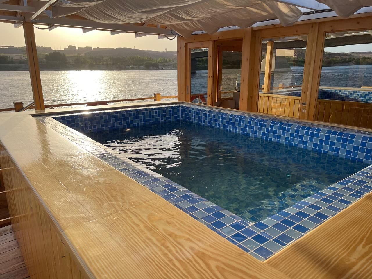 NR-SF dahabiya deck pool with Nile view for private comfort between cultural visits