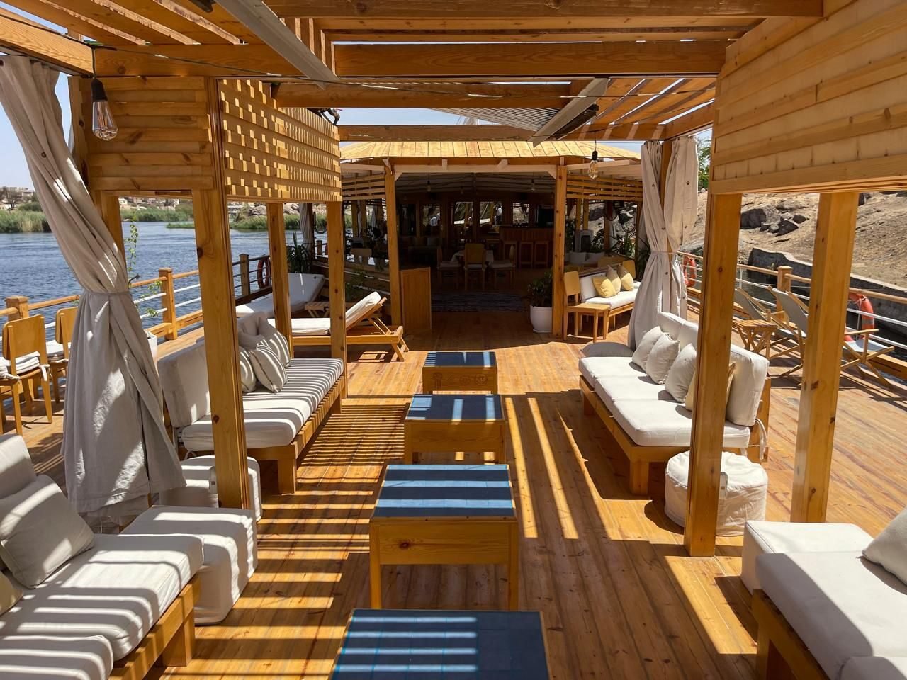 NR-SF dahabiya open deck prepared for a program-rich private Nile discovery journey